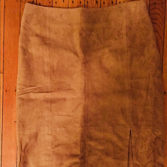 Suade skirt with small leg slit - Picture 2 of 3